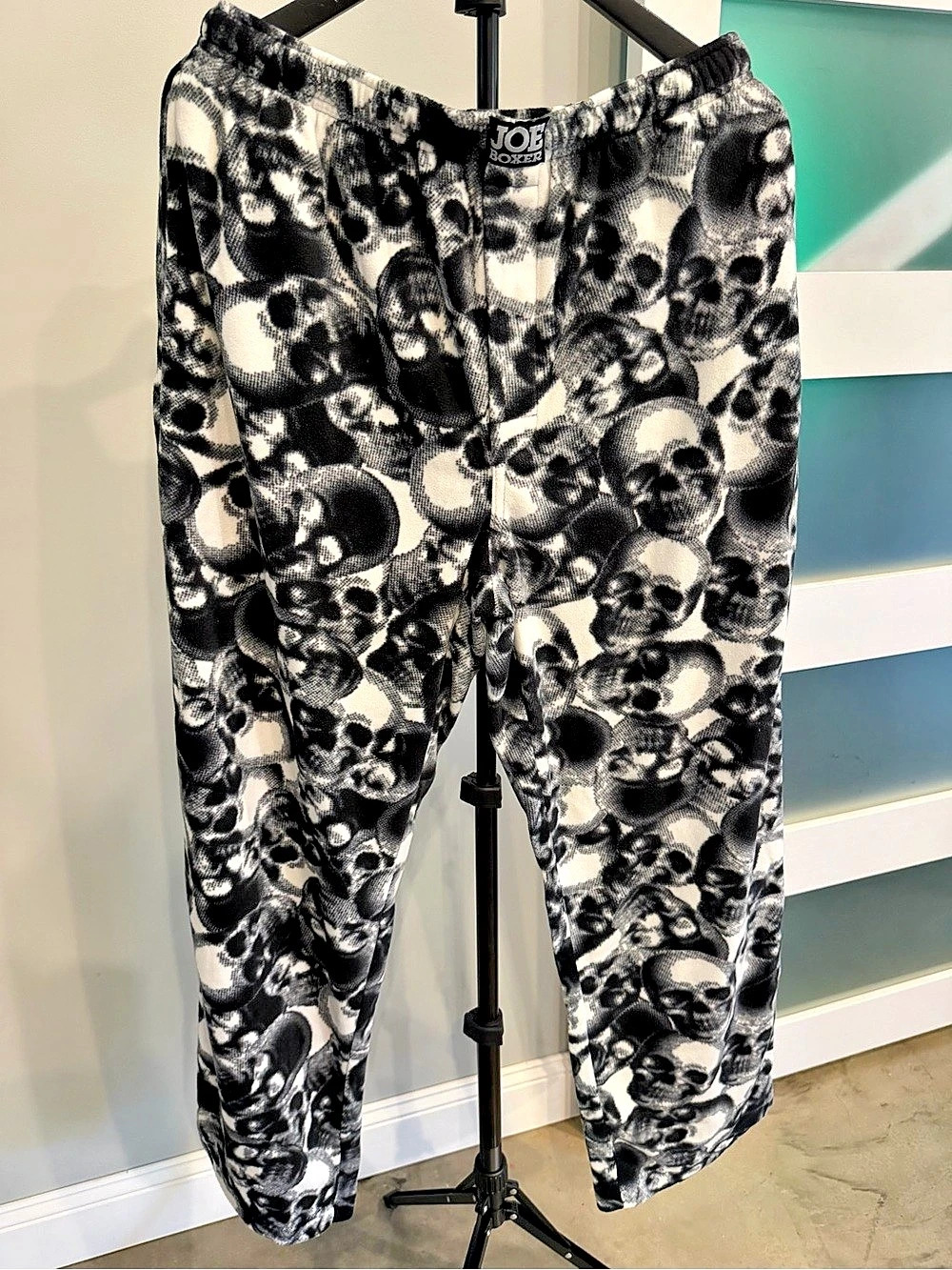 Men’s NWT Joe Boxer All-Over Skull Print Fleece Lounge Pants Black & White Large